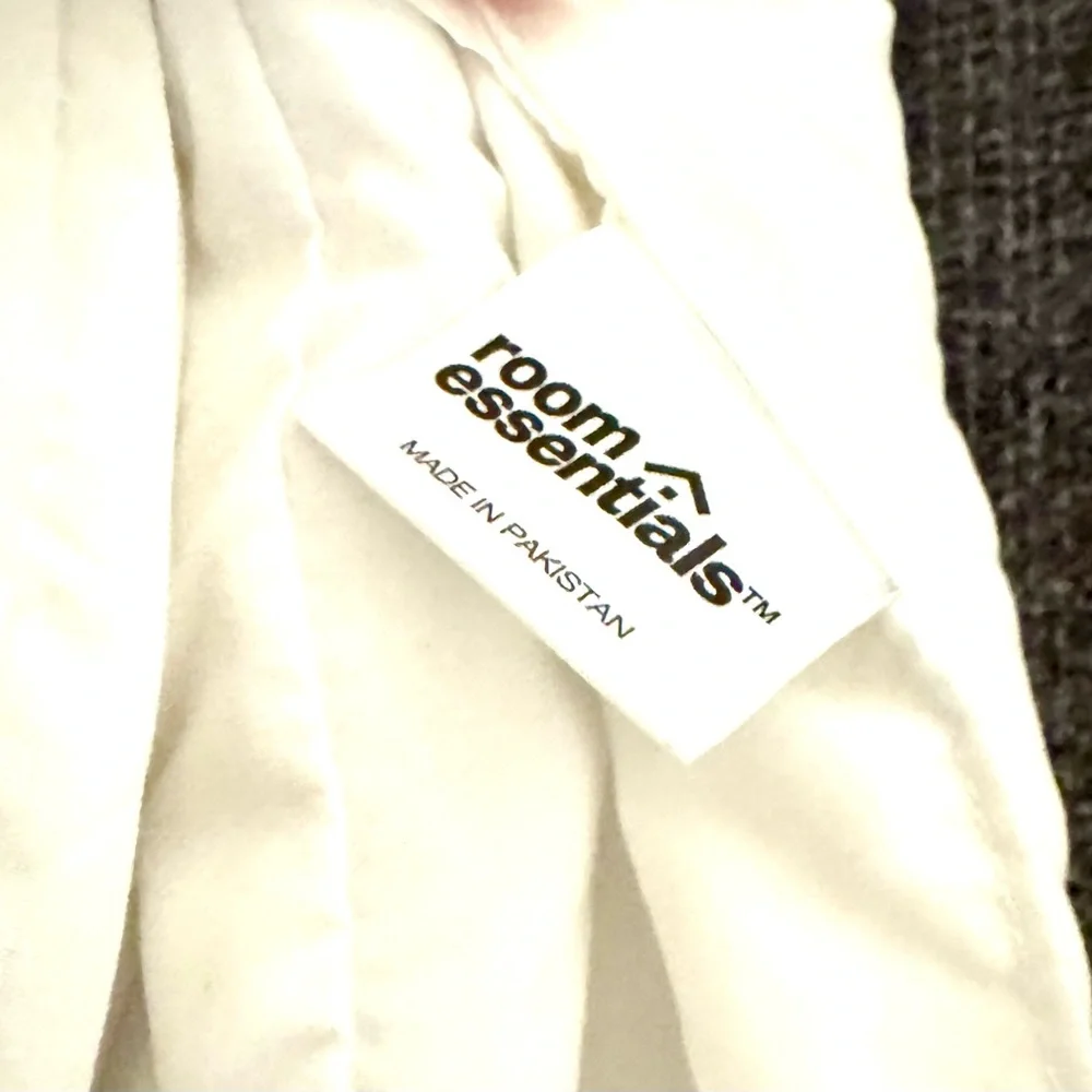 Full/Queen White Comforter - Picture 2 of 3